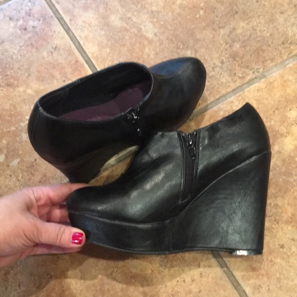 Black Madden Girl booties - Picture 4 of 4